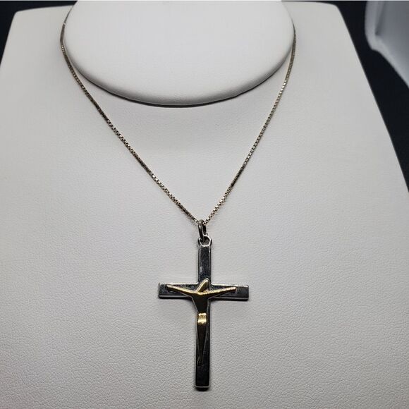 Sterling Silver Necklace & Crucifix Pendant - Picture 1 of 5